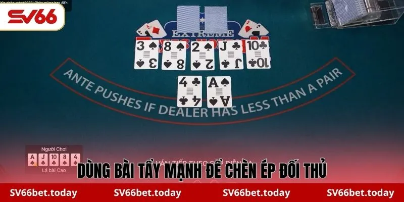 Dùng bài tẩy mạnh để chèn ép đối thủ